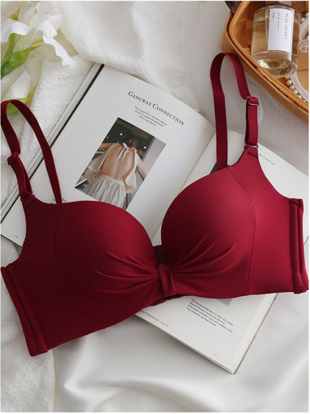 Moteriška liemenėlė su paminkštinimu ir liftingo efektu