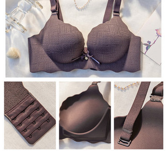 Varrat nélküli női melltartó szalaggal