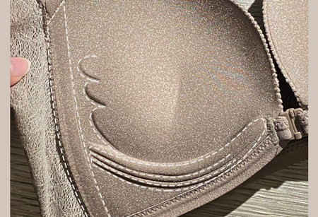 Moteriškas intymus dviejų dalių komplektas su priekyje uždaroma liemenėlė ir kelnaitės aukštu liemeniu