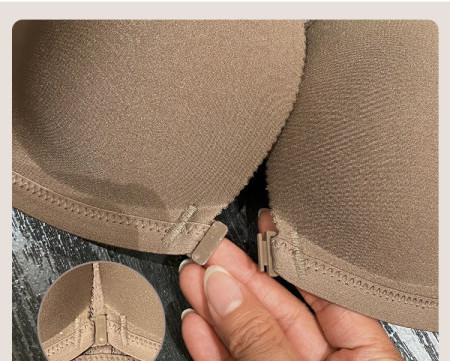 Moteriškas intymus dviejų dalių komplektas su priekyje uždaroma liemenėlė ir kelnaitės aukštu liemeniu