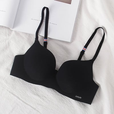 Õmblusteta aluspesu puhas mudel - rinnahoidja või komplekt bokseritega