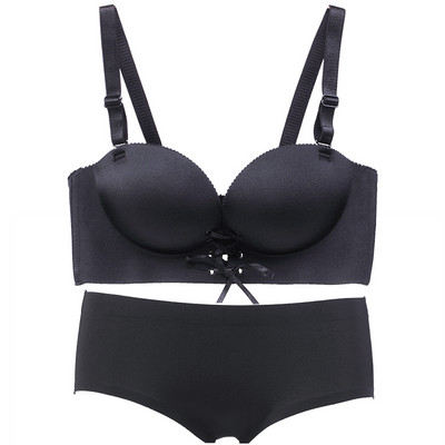 Intymus moteriškų besiūlių apatinių komplektas iš nėriniuotų liemenėlės ir kelnaičių