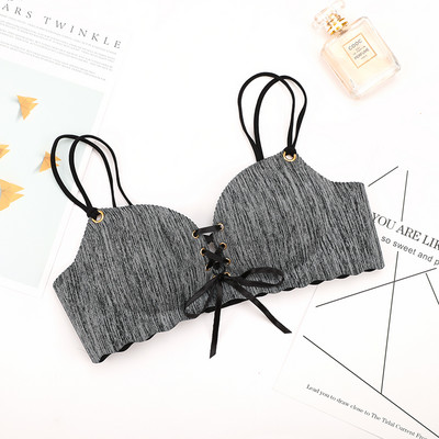 Moteriška liemenėlė su paminkštinimu ir raišteliais