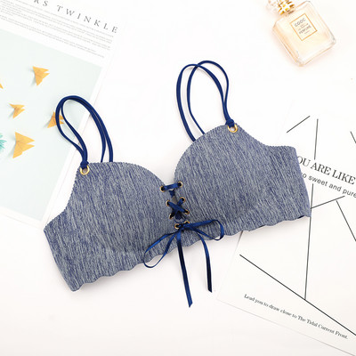 Moteriška liemenėlė su paminkštinimu ir raišteliais