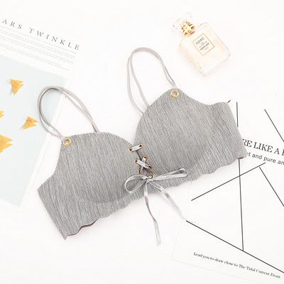 Moteriška liemenėlė su paminkštinimu ir raišteliais