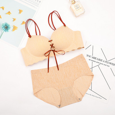 Moteriška liemenėlė su paminkštinimu ir raišteliais