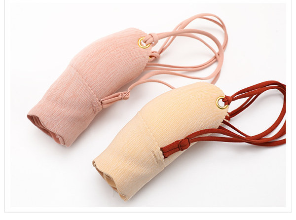 Moteriška liemenėlė su paminkštinimu ir raišteliais