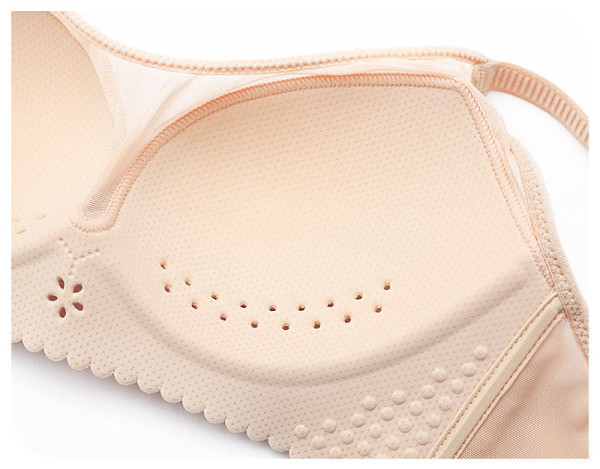 Moteriška liemenėlė su paminkštinimu ir tinkline dalimi