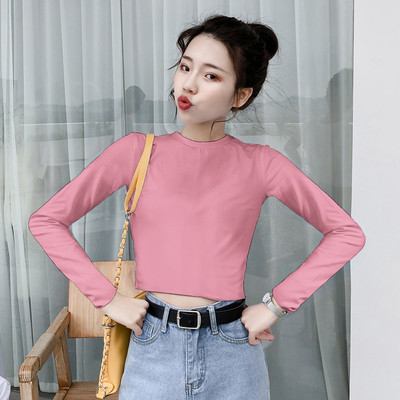 Švaraus moteriško modelio palaidinė ilgomis rankovėmis