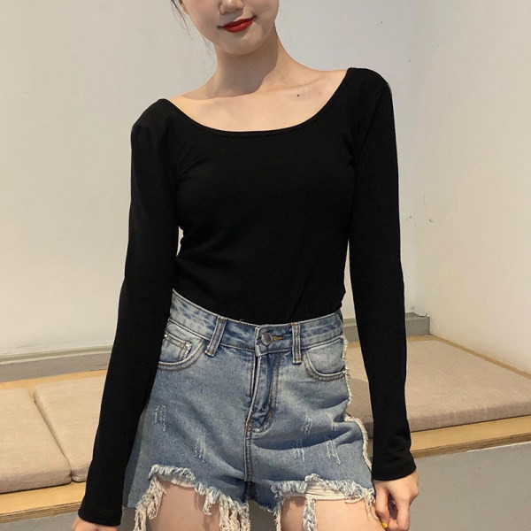 Moteriška pavasario-rudens palaidinė su ovalia iškirpte