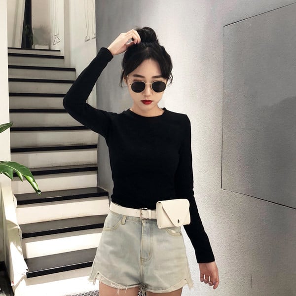 Puhta mudeliga naiste pikkade varrukate ja ovaalse kaelusega pluus