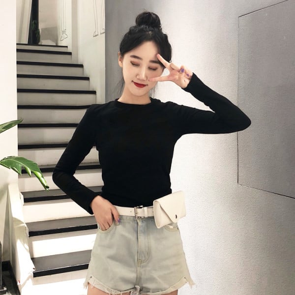 Puhta mudeliga naiste pikkade varrukate ja ovaalse kaelusega pluus