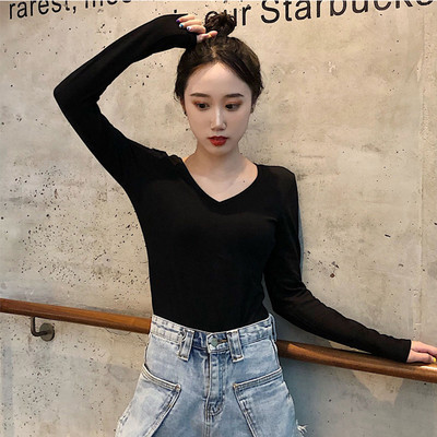 Sima női blúz hegyes nyakkivágással