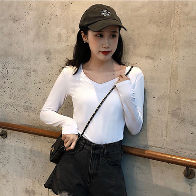 Sima női blúz hegyes nyakkivágással