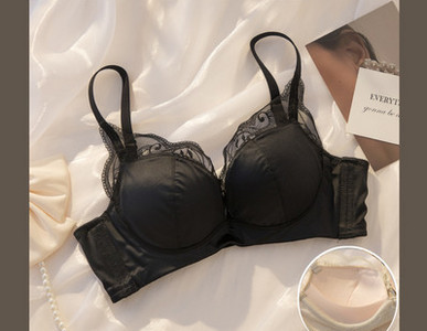 Moteriška liemenėlė su nėriniais ir paminkštinimu