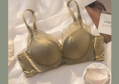 Moteriška liemenėlė su nėriniais ir paminkštinimu