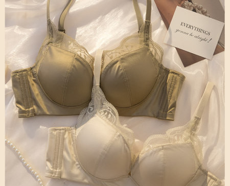 Moteriška liemenėlė su nėriniais ir paminkštinimu