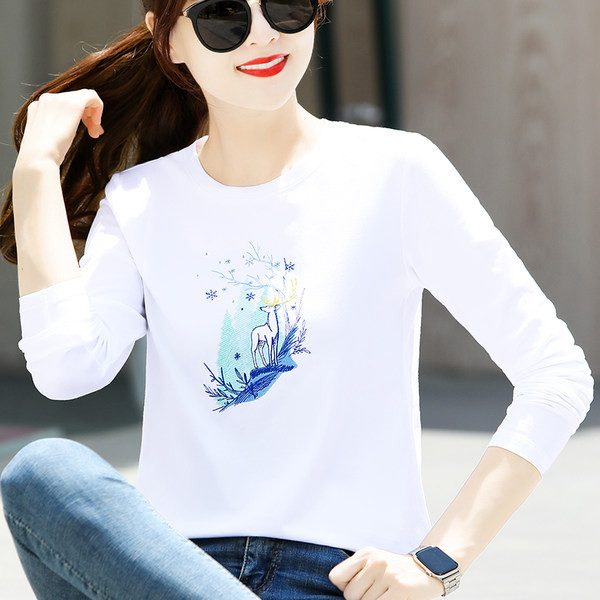 Naiste pikkade varrukate ja tikanditega pluus