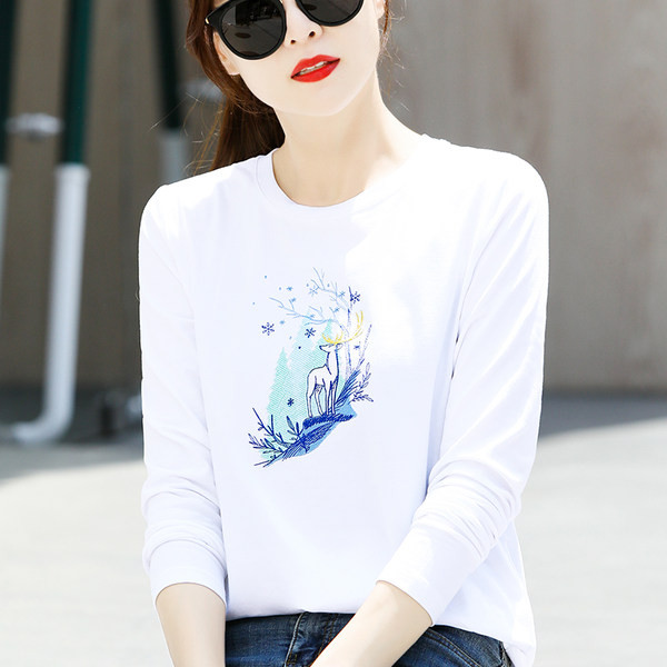 Naiste pikkade varrukate ja tikanditega pluus