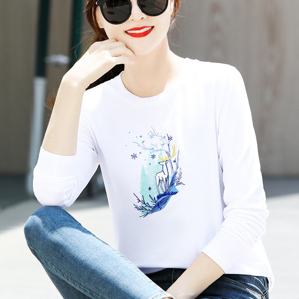 Naiste pikkade varrukate ja tikanditega pluus