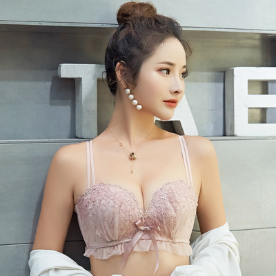 Intymūs moteriški apatiniai su nėriniais – liemenėlė arba komplektas