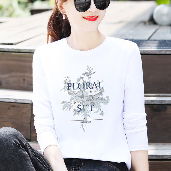 Moteriška palaidinė ilgomis rankovėmis ir užrašu