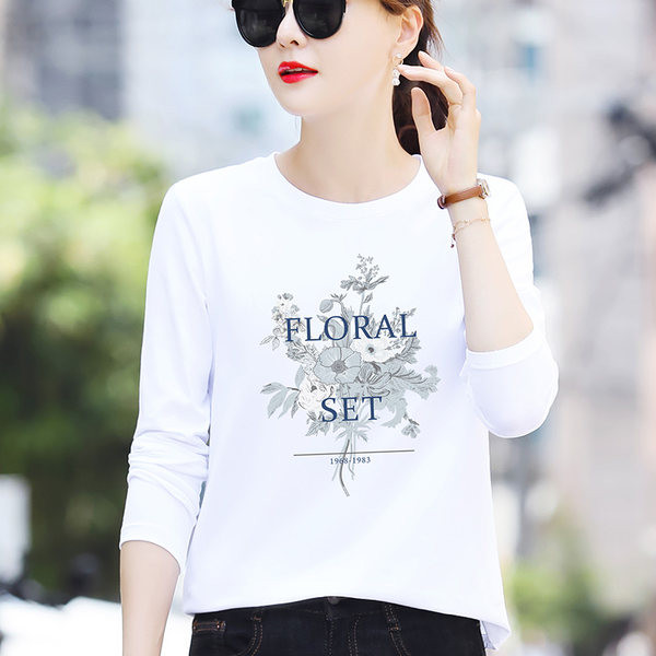 Moteriška palaidinė ilgomis rankovėmis ir užrašu