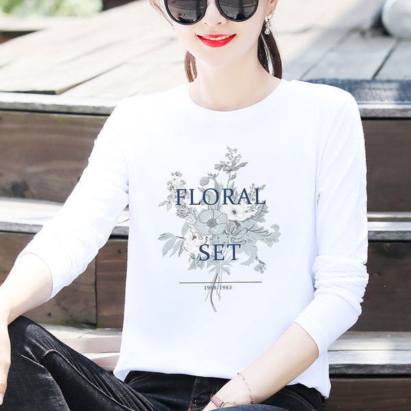 Moteriška palaidinė ilgomis rankovėmis ir užrašu