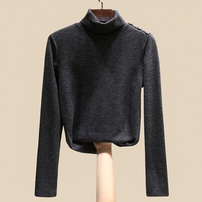 Moteriška palaidinė su polo apykakle ir metaliniais elementais