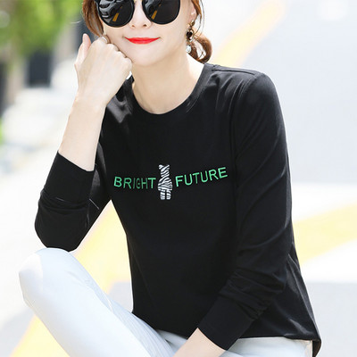 Moteriška laisvalaikio palaidinė su išsiuvinėtu raštu ir ovalia iškirpte