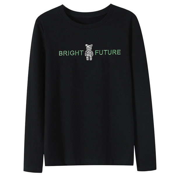 Moteriška laisvalaikio palaidinė su išsiuvinėtu raštu ir ovalia iškirpte