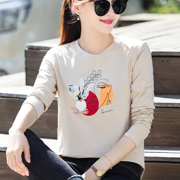 Moteriški marškinėliai ilgomis rankovėmis ir raštu