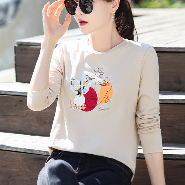 Moteriški marškinėliai ilgomis rankovėmis ir raštu