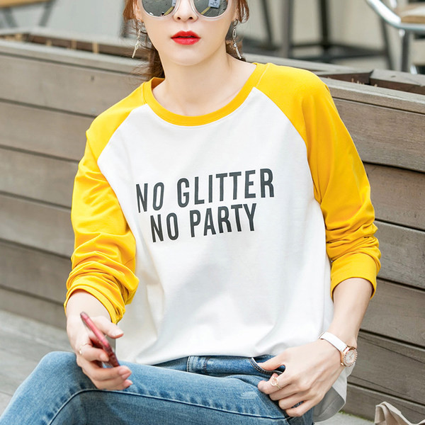 Laisvalaikiška moteriška palaidinė su spausdintu užrašu