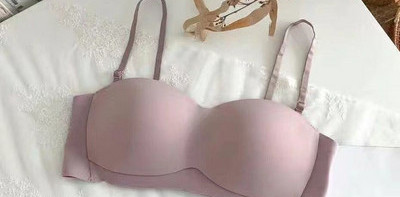 Varrat nélküli női melltartó állítható pántokkal