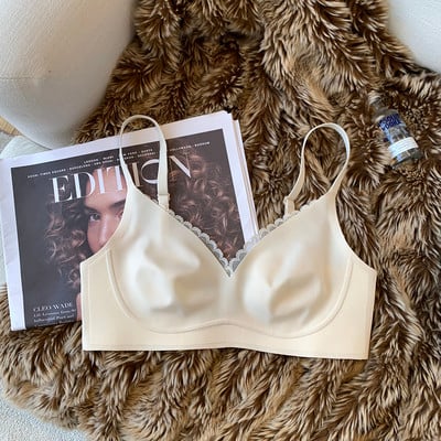 Dámska podprsenka s čipkou a nastaviteľnými ramienkami