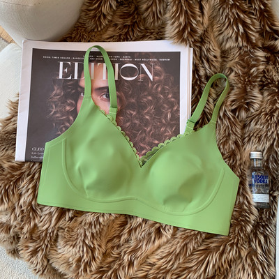 Dámska podprsenka s čipkou a nastaviteľnými ramienkami