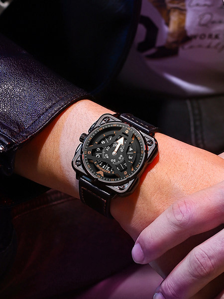 Vandeniui atsparus vyriškas laikrodis su kvadratiniu ciferblatu ir ekologiškos odos apyranke