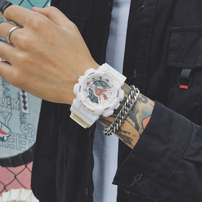 Színes férfi mechanikus karóra