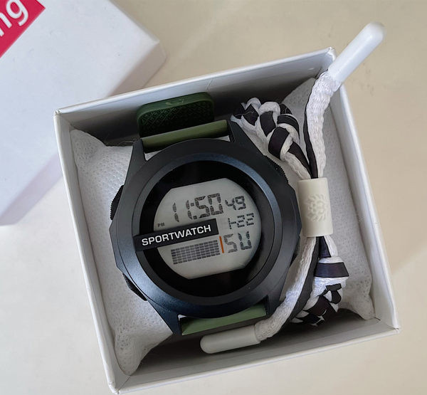 Vyriškas sportinis laikrodis su guminiu dirželiu ir žadintuvu