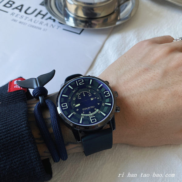 Vyriškas retro laikrodis su silikonine apyranke