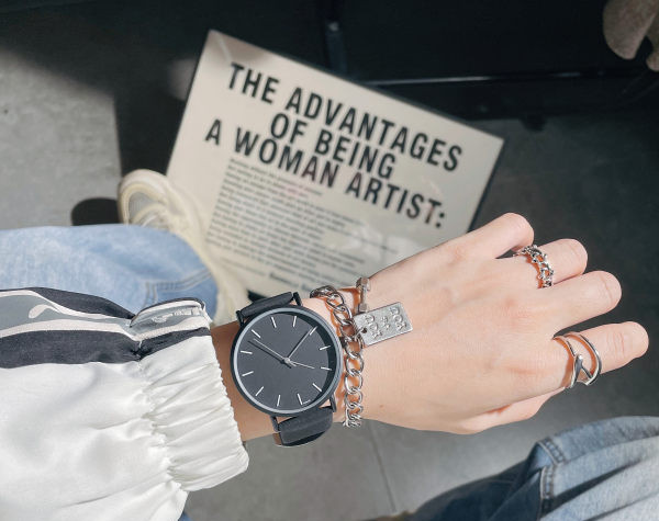 Uut mudelit ümara sihverplaadiga meeste käekell