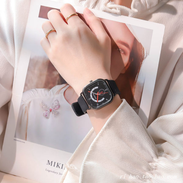 Vyriškas laikrodis su kvadratiniu ciferblatu ir odiniu dirželiu