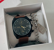 Vyriškas laikrodis su kvadratiniu ciferblatu ir silikoniniu dirželiu