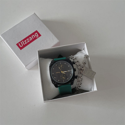 Vyriškas laikrodis su kvadratiniu ciferblatu ir silikoniniu dirželiu