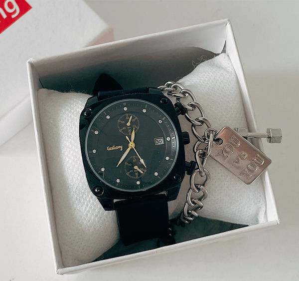 Vyriškas laikrodis su kvadratiniu ciferblatu ir silikoniniu dirželiu