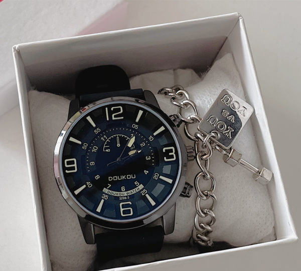 Ceas barbatesc cu forma rotunda si curea din silicon