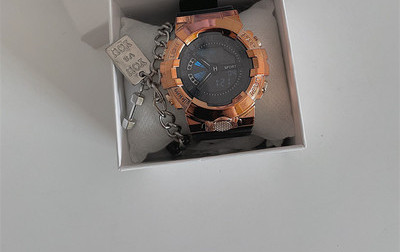 Vyriškas laikrodis - su guminiu dirželiu