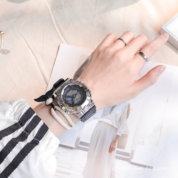 Meeste kummist käekell elektroonilise ekraaniga