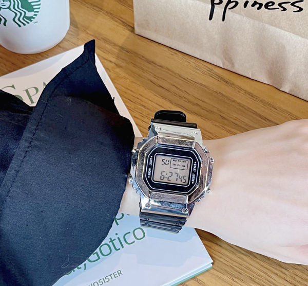 Ceas electronic pentru barbati cu curea din silicon